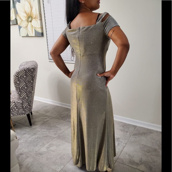 Approx. model height is 5'10" and she is wearing a - Picture 3 of 5